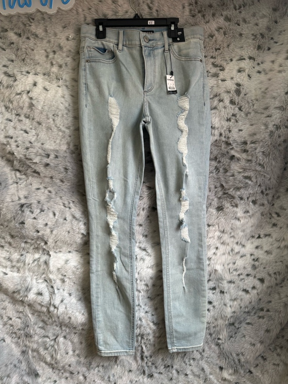 299. Express Light Blue Distressed Skinny legging Jeans sz. 6. Highrise. NWT
